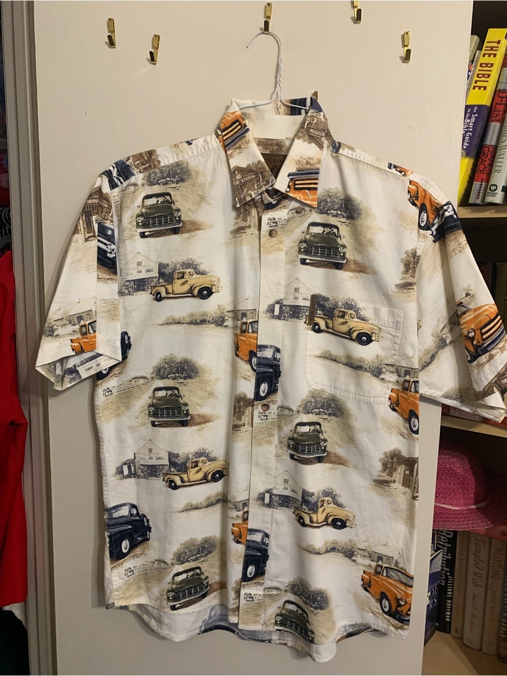 Vintage Truck Print Short-Sleeve Button-Down Shirt - White with Tan & Orange